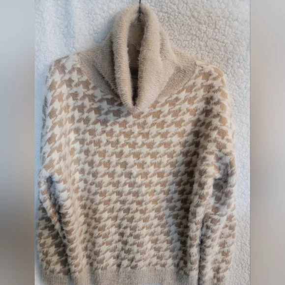 KUT from the Kloth Size-M Evea Camel Cream Houndstooth Turtleneck Sweater - Picture 3 of 12